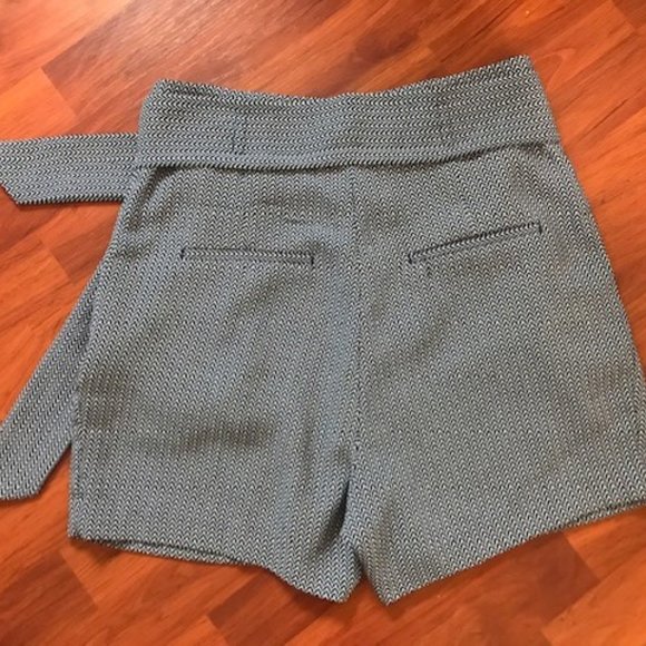 H&M Highwaisted Shorts - Picture 2 of 2